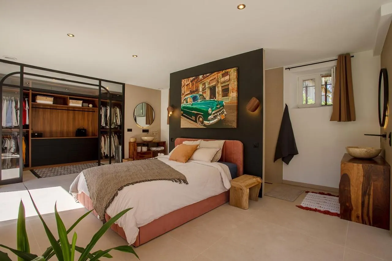 Villa De 300M² Proche De La Plage Saint-Raphael  Saint-Raphael (Var)